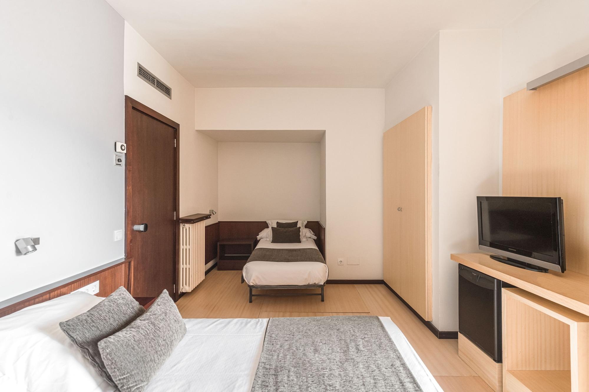 Hotel Emporda Figueres  Exteriér fotografie