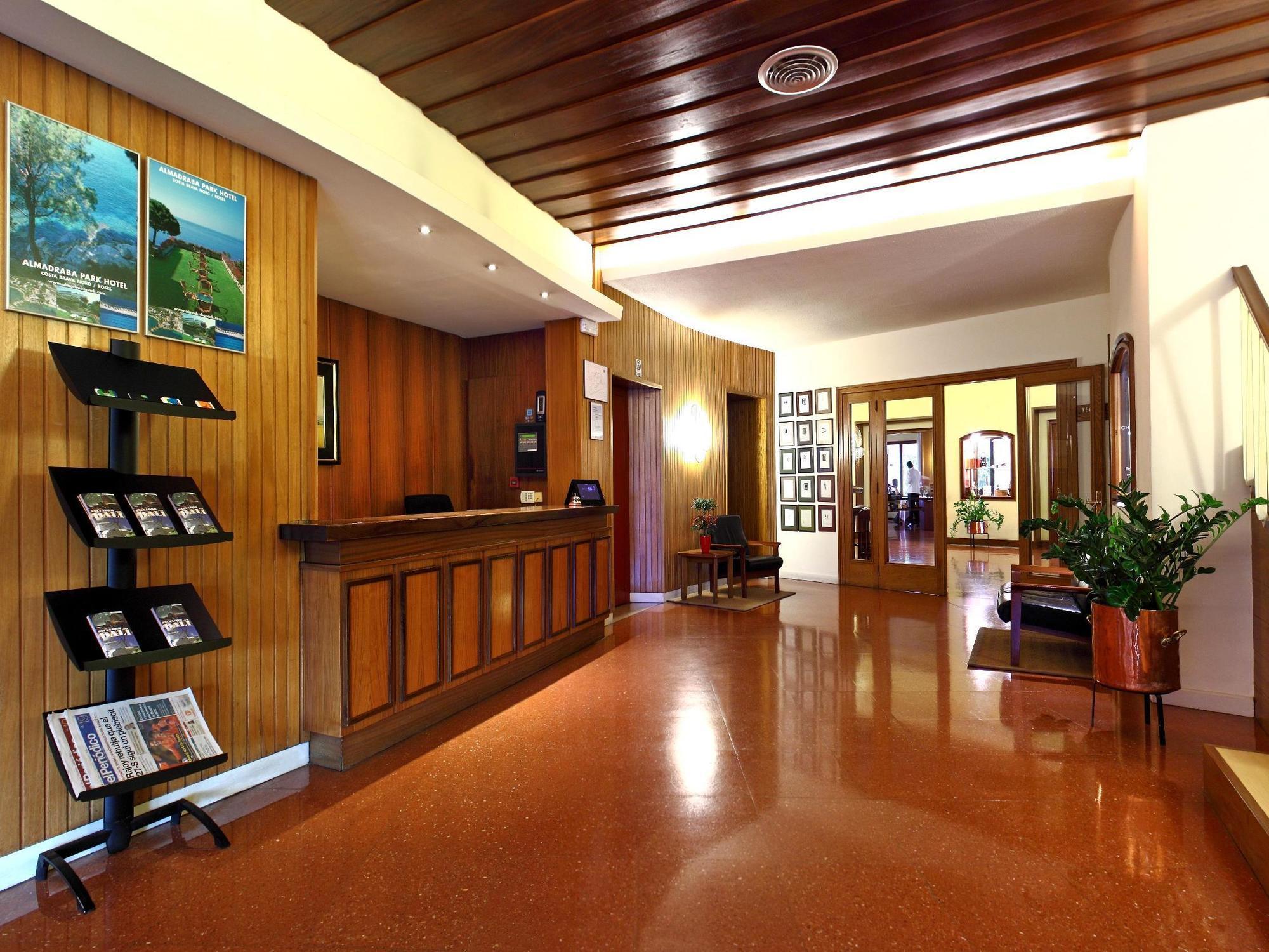 Hotel Emporda Figueres  Exteriér fotografie